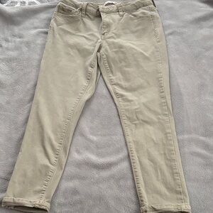 Women’s Slim Stretch capri Jeans in Light tan